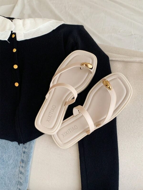 Tongs Plates à Bout Carré