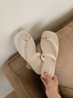 Tongs Plates à Bout Carré – Image 7